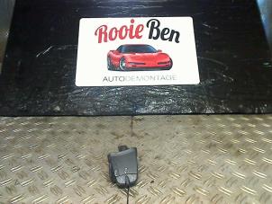 Used Steering wheel mounted radio control Ford Focus 1 1.4 16V Price € 20,00 Margin scheme offered by Rooie Ben autodemontage