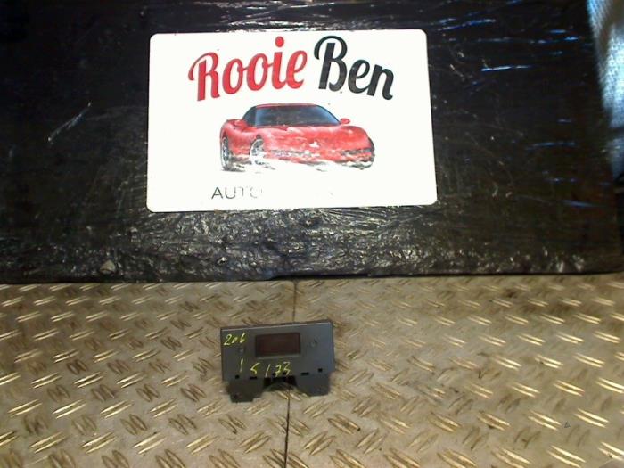 Begagnade Innerdisplay Peugeot 206 (2A/C/H/J/S) 1.1 XN,XR Pris € 15,00 Marginaltabell erbjuds av Rooie Ben autodemontage