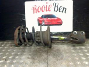 Used Front shock absorber rod, left Renault Megane (EA) 1.6i Price € 40,00 Margin scheme offered by Rooie Ben autodemontage