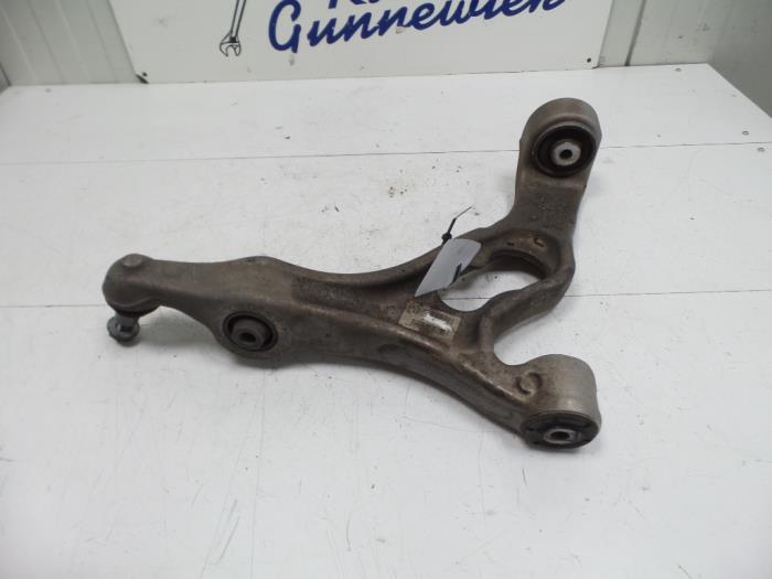 Front lower wishbones, right with part number 7P0407152 stock