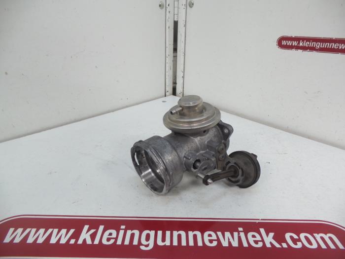 EGR valve Volkswagen Transporter T5 1.9 TDi 038131501AA AXB