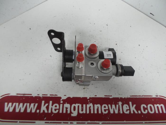 Volkswagen Golf Fuel pressure regulators stock