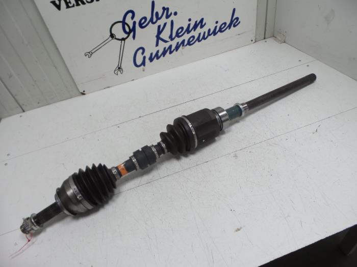 Nissan XTrail Front drive shafts, right stock