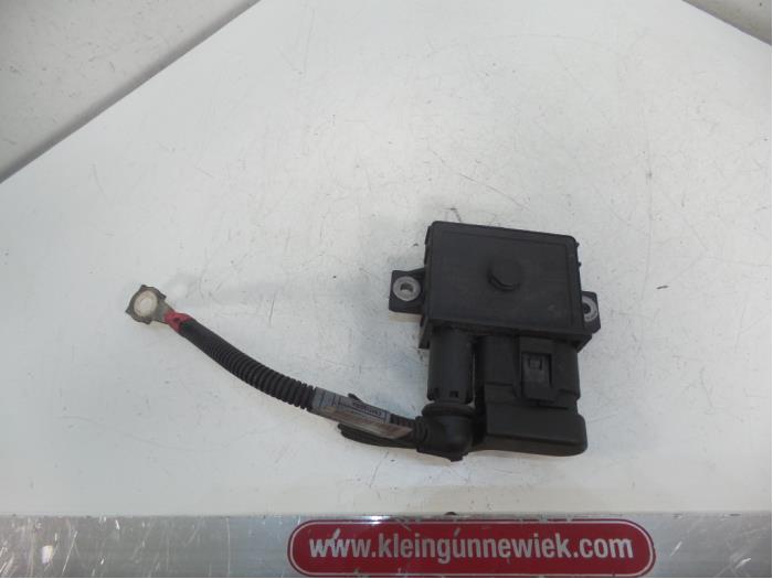 Glow plug relay BMW 3 serie 318d 16V 7801200