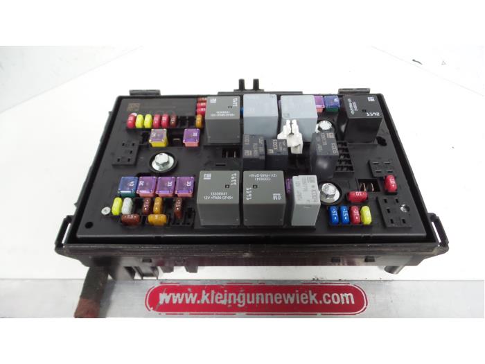 Fuse box Opel Zafira C 39065971 Gebr.Klein Gunnewiek Ho.BV
