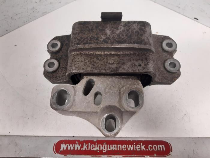 Gearbox mounts with gearbox code LMY0A6 stock