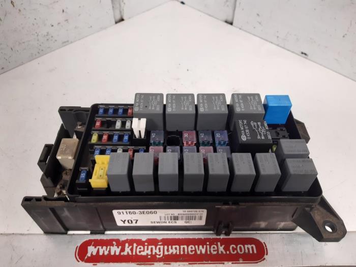 Kia Sorento 03 Fuse boxes stock