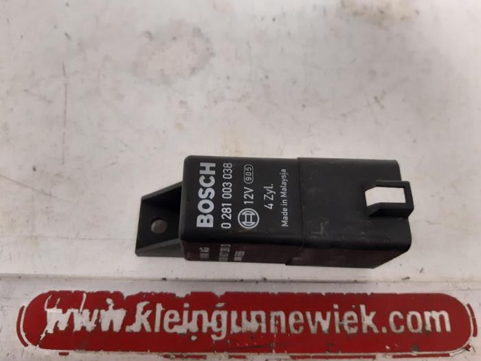 Glow plug relay Volkswagen Golf 038907281D