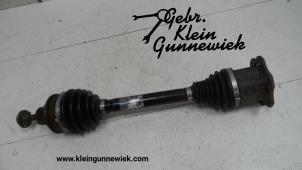 Usagé Arbre de transmission avant gauche Volkswagen Touareg Prix € 175,00 Règlement à la marge proposé par Gebr.Klein Gunnewiek Ho.BV