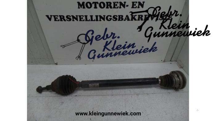 Front drive shaft, right from a Volkswagen Golf 2014