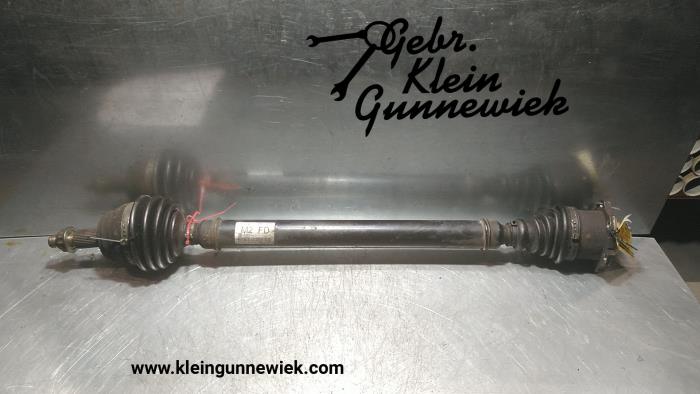 Front drive shaft, right from a Volkswagen Kever 2000