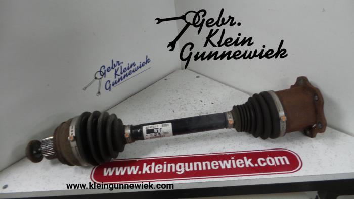 Front drive shaft, left from a Audi A6 2015
