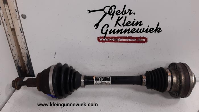 Front drive shaft, left from a Volkswagen Golf 2011