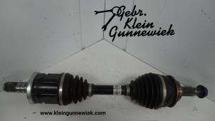 Usagé Arbre de transmission avant gauche Toyota Hilux Prix € 195,00 Règlement à la marge proposé par Gebr.Klein Gunnewiek Ho.BV