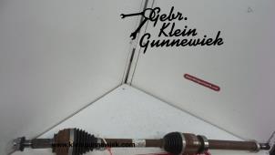 Used Front drive shaft, right Renault Clio Price € 115,00 Margin scheme offered by Gebr.Klein Gunnewiek Ho.BV