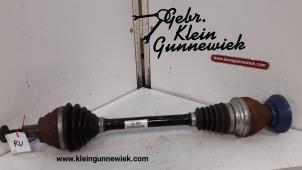 Used Front drive shaft, right Volkswagen Tiguan Price € 125,00 Margin scheme offered by Gebr.Klein Gunnewiek Ho.BV