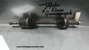 Used Front drive shaft, left Kia Sorento Price € 250,00 Margin scheme offered by Gebr.Klein Gunnewiek Ho.BV