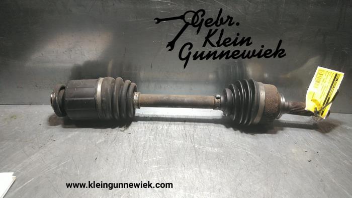 Front drive shaft, right from a Kia Sorento 2005