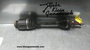 Used Front drive shaft, right Kia Sorento Price € 250,00 Margin scheme offered by Gebr.Klein Gunnewiek Ho.BV