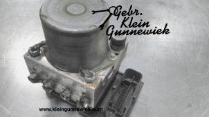 Używane Pompa ABS Renault Trafic Cena € 135,00 Procedura marży oferowane przez Gebr.Klein Gunnewiek Ho.BV