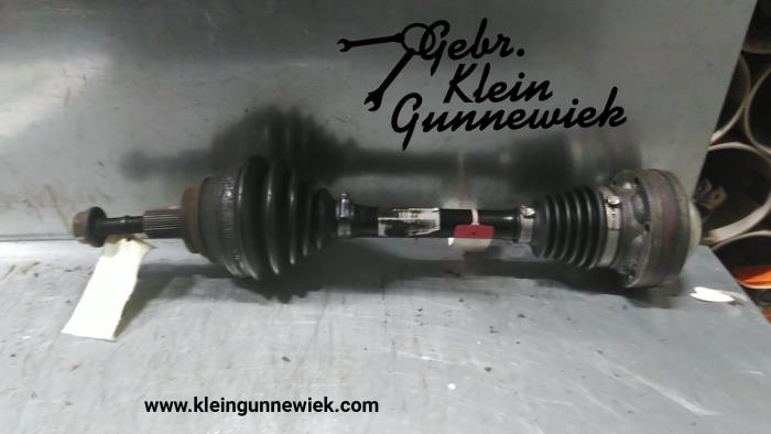 Front drive shaft, right from a Audi A3 2004