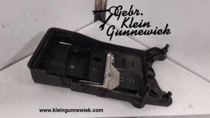 Usagé Boîtier de batterie Volkswagen Tiguan Prix € 30,00 Règlement à la marge proposé par Gebr.Klein Gunnewiek Ho.BV