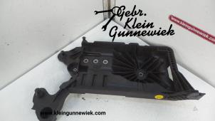Gebrauchte Batterieträger Seat Leon Preis € 20,00 Margenregelung angeboten von Gebr.Klein Gunnewiek Ho.BV