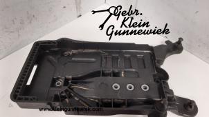 Usagé Boîtier de batterie Volkswagen Polo Prix € 15,00 Règlement à la marge proposé par Gebr.Klein Gunnewiek Ho.BV