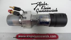 Used Tailgate motor Volkswagen Touareg Price € 150,00 Margin scheme offered by Gebr.Klein Gunnewiek Ho.BV