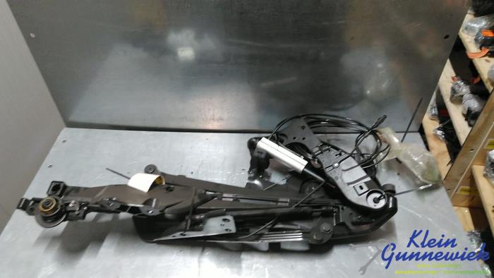 Convertible roof hinge – 1Q0825349D