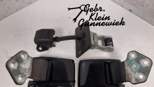 Używane Zawias tylnej klapy Volkswagen Transporter Cena € 95,00 Procedura marży oferowane przez Gebr.Klein Gunnewiek Ho.BV