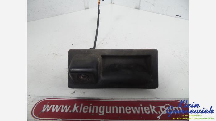 Tailgate handle with camera