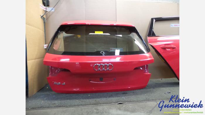 Używane Tylna klapa Audi RS4 Cena € 204,00 Procedura marży oferowane przez Klein Gunnewiek Autodemontage & Motorentechniek