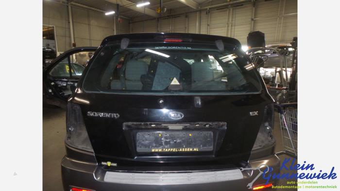 Używane Tylna klapa Kia Sorento Cena € 45,00 Procedura marży oferowane przez Klein Gunnewiek Autodemontage & Motorentechniek