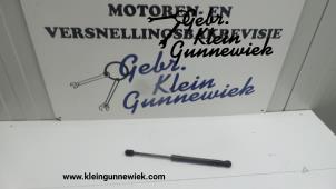 Używane Amortyzator gazowy pokrywy silnika lewy Audi A6 Cena € 40,00 Procedura marży oferowane przez Gebr.Klein Gunnewiek Ho.BV