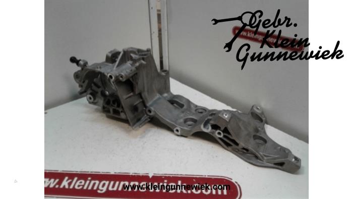 Support dynamo bas d'un Volkswagen Passat 2015