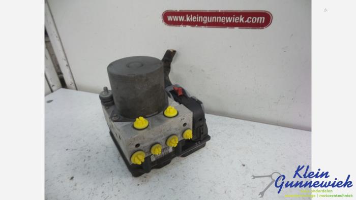 Used ABS pump Audi A4 Price € 15,00 Margin scheme offered by Klein Gunnewiek Autodemontage & Motorentechniek