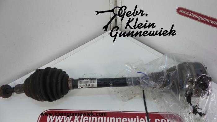 Front drive shaft, left from a Volkswagen Golf 2008