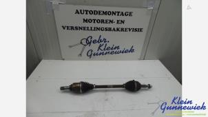 Begagnade Drivaxel, vänster fram Dacia Logan Pris € 75,00 Marginaltabell erbjuds av Klein Gunnewiek Autodemontage & Motorentechniek