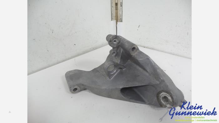 Used Engine mount Volkswagen Crafter Price € 18,00 Margin scheme offered by Klein Gunnewiek Autodemontage & Motorentechniek