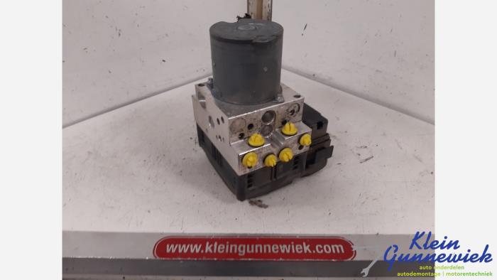 Used ABS pump Audi S8 Price € 84,00 Margin scheme offered by Klein Gunnewiek Autodemontage & Motorentechniek