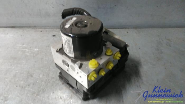 Begagnade ABS-pump Ford Kuga Pris € 175,00 Marginaltabell erbjuds av Klein Gunnewiek Autodemontage & Motorentechniek
