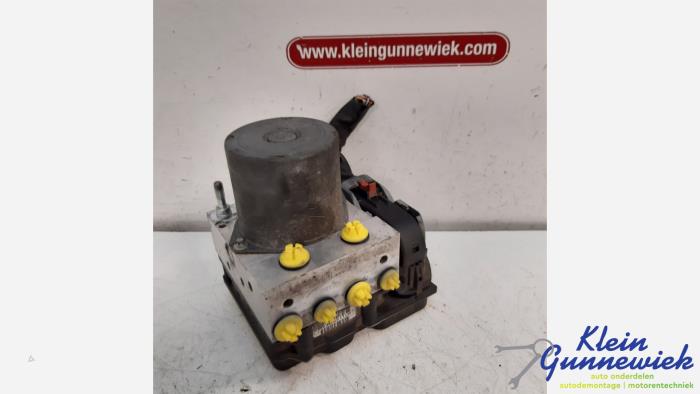 Used ABS pump Audi A4 Price € 15,00 Margin scheme offered by Klein Gunnewiek Autodemontage & Motorentechniek