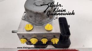 Used ABS pump Renault Clio Price € 135,00 Margin scheme offered by Gebr.Klein Gunnewiek Ho.BV