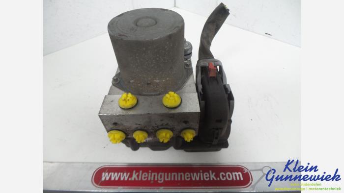 Begagnade ABS-pump Audi A4 Pris € 15,00 Marginaltabell erbjuds av Klein Gunnewiek Autodemontage & Motorentechniek