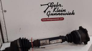 Usagé Arbre de transmission avant droit Volkswagen Passat Prix € 35,00 Règlement à la marge proposé par Gebr.Klein Gunnewiek Ho.BV