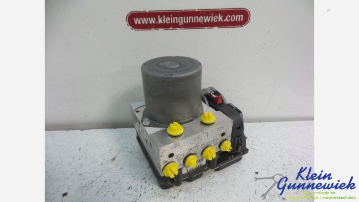 Begagnade ABS-pump Audi A4 Pris € 90,00 Marginaltabell erbjuds av Klein Gunnewiek Autodemontage & Motorentechniek