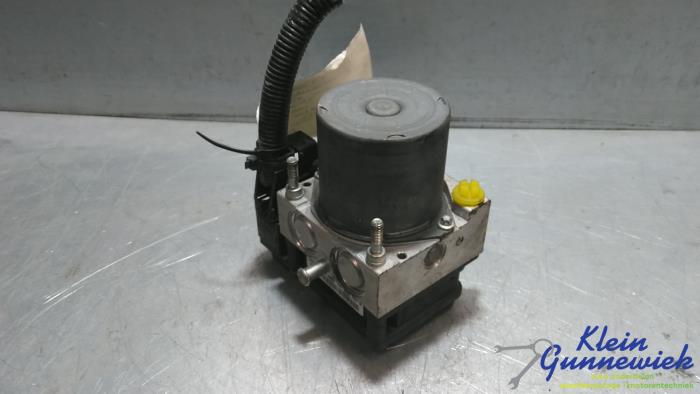 Usagé Pompe ABS Ford Mondeo Prix € 15,00 Règlement à la marge proposé par Klein Gunnewiek Autodemontage & Motorentechniek