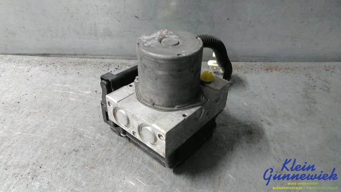 Używane Pompa ABS Ford Transit Cena € 25,00 Procedura marży oferowane przez Klein Gunnewiek Autodemontage & Motorentechniek