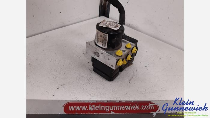 Usagé Bloc ABS Ford Focus Prix € 17,00 Règlement à la marge proposé par Klein Gunnewiek Autodemontage & Motorentechniek